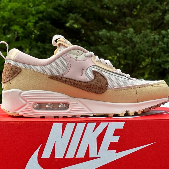 NEW Nike Air Max 90 Futura Casual Sneaker - Size Womens 9